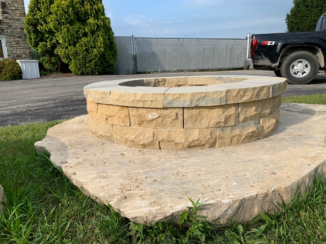 Natural Stone Fire Pit Kits Or Custom, What Stone Can Be Used For A Fire Pit