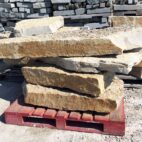 Rustic gold seamface outcropping