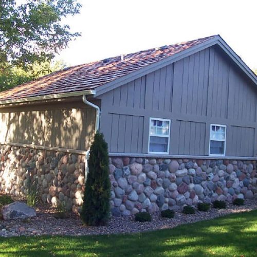 Cobblestone Veneer Garage
